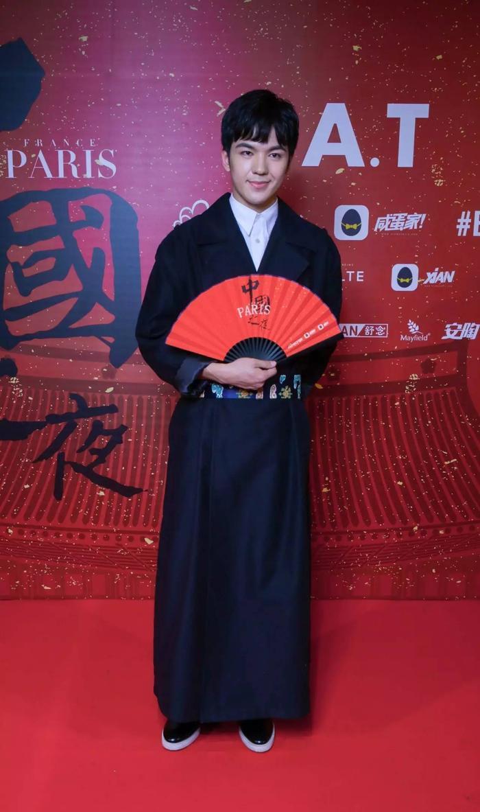 中国时尚教母玩直播,明星潮人齐开趴!看得我瞬间脸红!