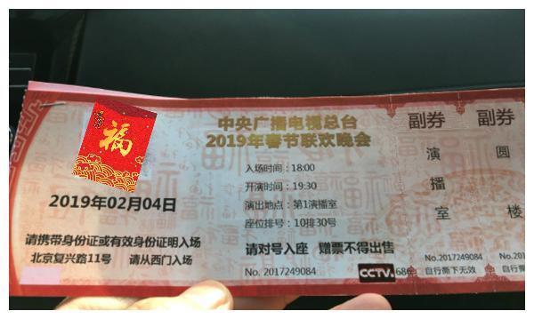 春晚笑脸哥近年首次在家过年，意外曝光家庭状况