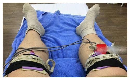 春晚笑脸哥近年首次在家过年，意外曝光家庭状况