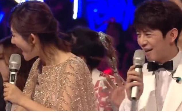 跨年晚会谢娜出丑:插话抢话,何炅尴尬救场,事后谢娜机智回应