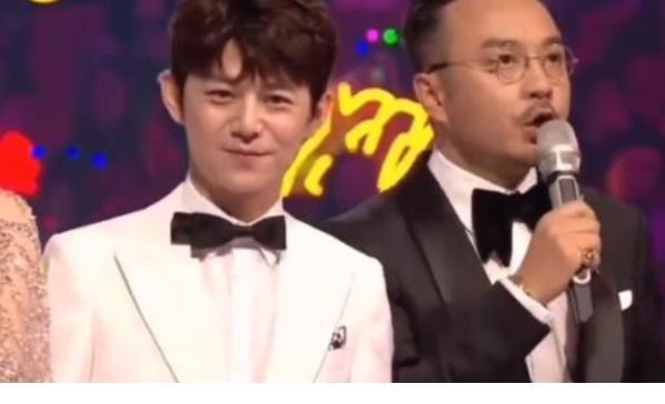 跨年晚会谢娜出丑:插话抢话,何炅尴尬救场,事后谢娜机智回应