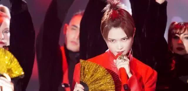 李谷一在春晚唱了30年,李宇春连续14年压轴跨年,她凭什么