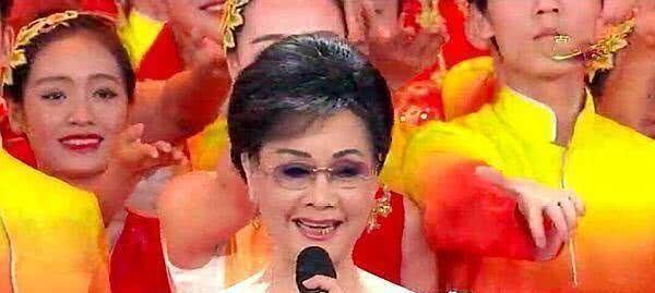 李谷一在春晚唱了30年,李宇春连续14年压轴跨年,她凭什么