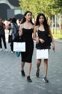 街拍:背影杀手,长得又很美很性感的美臀美女