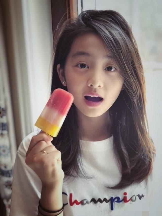 胡军儿子康康近照!9岁一副硬汉样散发着荷尔蒙,和多多郎才女貌