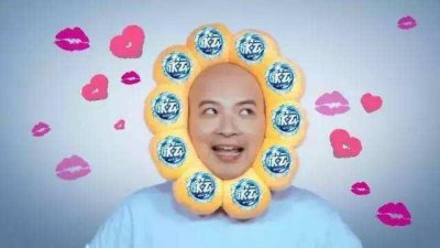 胡军儿子康康近照!9岁一副硬汉样散发着荷尔蒙,和多多郎才女貌