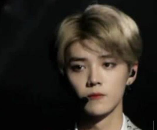 终于知道关晓彤为啥喜欢鹿晗了,看到他的旧照,网友:我都爱上了