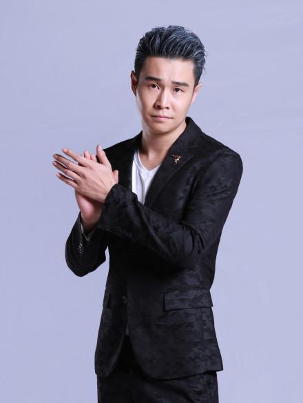 36岁小沈阳现状近照! 离开赵本山, 过的好不好从细节就可以看出