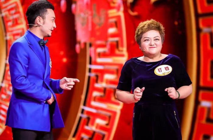 165cm的央视胖女主持,首次曝光190cm的帅哥老公,看对眼全属意外