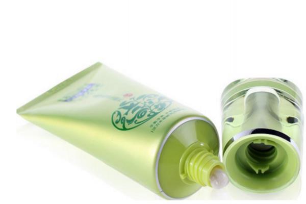 百雀羚洗面奶是氨基酸洗面奶吗 是皂基洗面奶 百雀羚洗面奶是氨基酸洗面奶吗 是皂基洗面奶