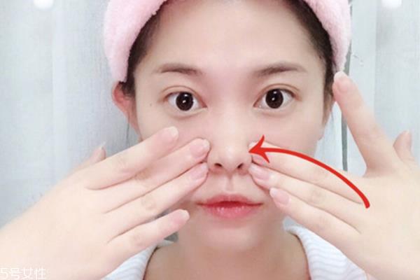 法令纹怎么按摩手法 睡前3步骤帮你摆脱水肿脸 法令纹怎么按摩手法 睡前3步骤帮你摆脱水肿脸