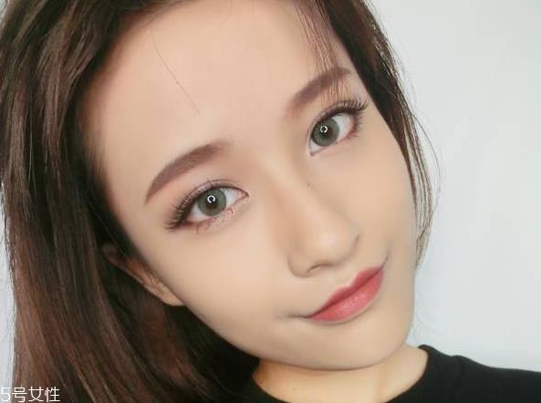 蓝色美瞳涂什么口红好看 蓝色美瞳妆图片