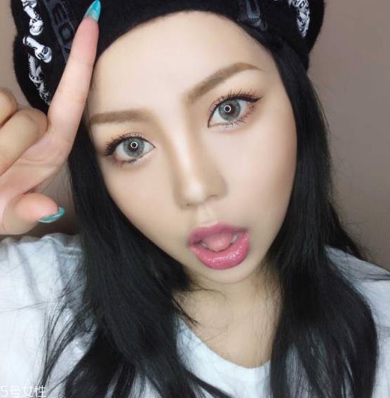 蓝色美瞳涂什么口红好看 蓝色美瞳妆图片