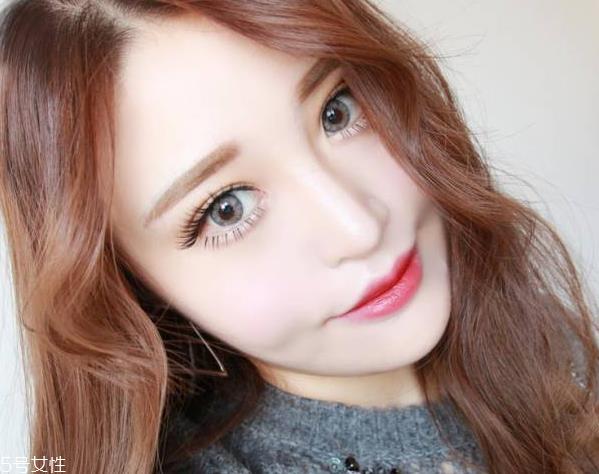 蓝色美瞳涂什么口红好看 蓝色美瞳妆图片