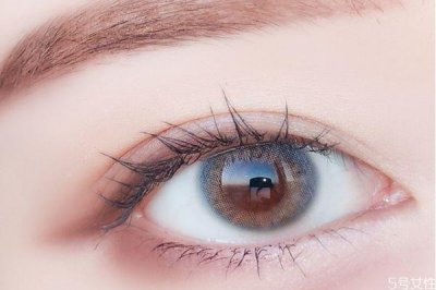 ​隐形眼镜的薄厚对眼睛有影响吗 隐形眼镜直径大小舒适度