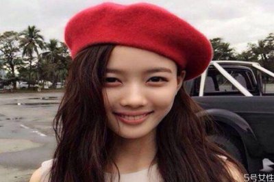 ​冬天什么颜色的贝雷帽百搭 戴贝雷帽适合弄什么发型