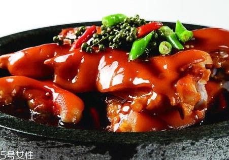 红烧猪蹄用前蹄还是后蹄 两者区别