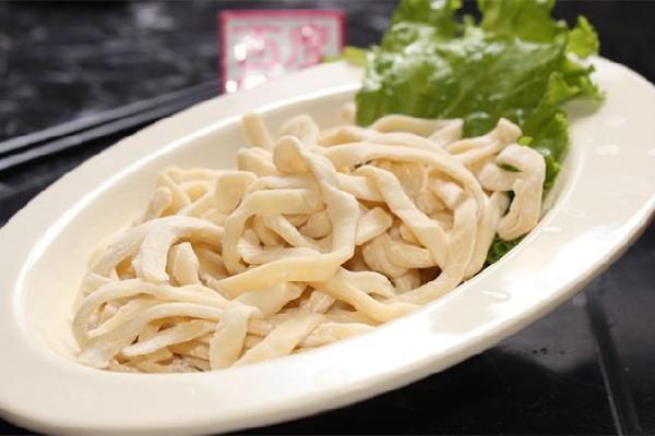 手擀面一斤面加多少水 手擀面水放多了怎么办