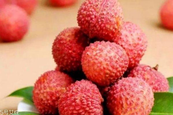 荔枝可以泡酒吗 荔枝泡酒怎么做 荔枝可以泡酒吗 荔枝泡酒怎么做