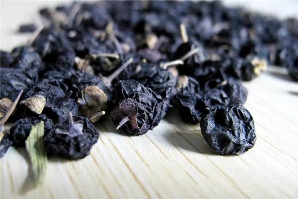 黑枸杞泡水放多少粒 不要放太多 黑枸杞泡水放多少粒 不要放太多