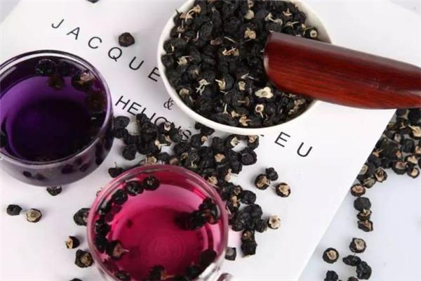 黑枸杞泡水放多少粒 不要放太多 黑枸杞泡水放多少粒 不要放太多