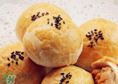 蛋黄酥可以带出国吗？蛋黄酥可以带上飞机吗？