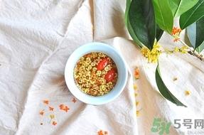 桂花酒可以加蜂蜜吗?桂花酒可以和蜂蜜一起吃吗? 桂花酒可以加蜂蜜吗?桂花酒可以和蜂蜜一起吃吗?