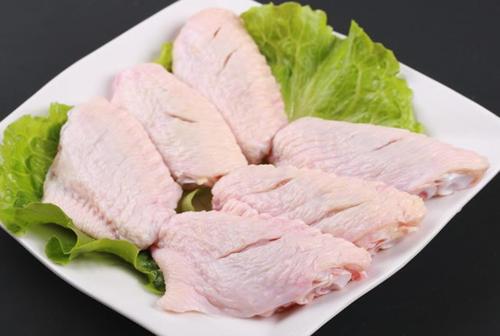 鸡翅解冻可以用热水吗 鸡翅如何去腥 鸡翅解冻可以用热水吗 鸡翅如何去腥