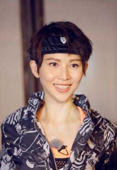 朱茵：这是我的18岁，刘亦菲：这是我的18岁，蔡少芬：麻烦靠边