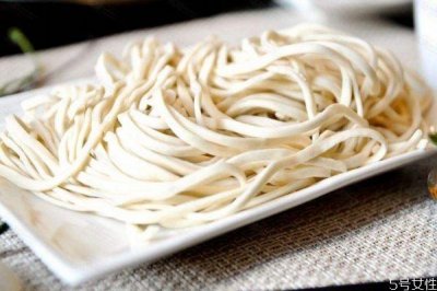 ​什么是手擀面呢 手擀面有什么营养价值呢