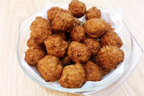 炸肉丸用哪个部位的肉 炸肉丸用前腿肉还是后腿肉 炸肉丸用哪个部位的肉 炸肉丸用前腿肉还是后腿肉