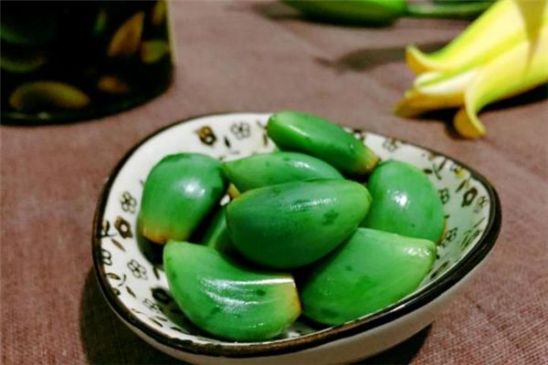 腊八蒜用老蒜还是新蒜 腊八蒜用什么醋比较好 腊八蒜用老蒜还是新蒜 腊八蒜用什么醋比较好