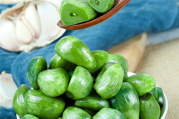 腊八蒜用老蒜还是新蒜 腊八蒜用什么醋比较好 腊八蒜用老蒜还是新蒜 腊八蒜用什么醋比较好