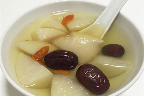 煮梨水是削皮好还是不削皮好 煮梨水要吃梨肉吗 煮梨水是削皮好还是不削皮好 煮梨水要吃梨肉吗