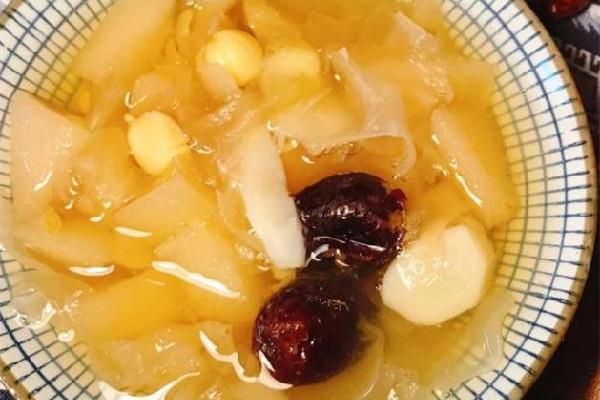 煮梨水是削皮好还是不削皮好 煮梨水要吃梨肉吗 煮梨水是削皮好还是不削皮好 煮梨水要吃梨肉吗