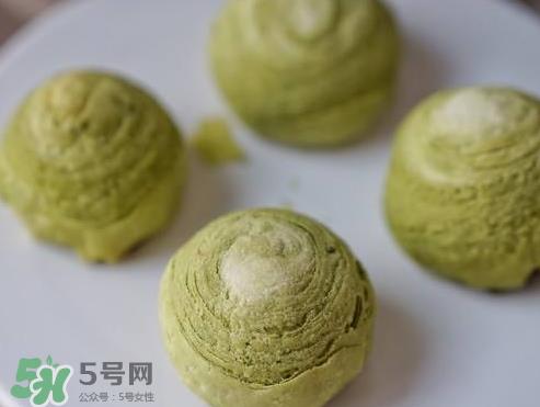 蛋黄酥油皮和油酥的比例 蛋黄酥的比例 蛋黄酥油皮和油酥的比例 蛋黄酥的比例