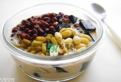 ​烧仙草是什么做的？烧仙草是发物吗