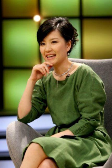 上海卫视首席当家花旦,与粉丝低调结婚,今喜获双胞胎,很幸福