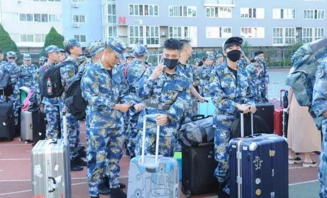 又是一年艺考时！易烊千玺低调现身中戏艺考，朗诵诗歌《穿裤子的云》！