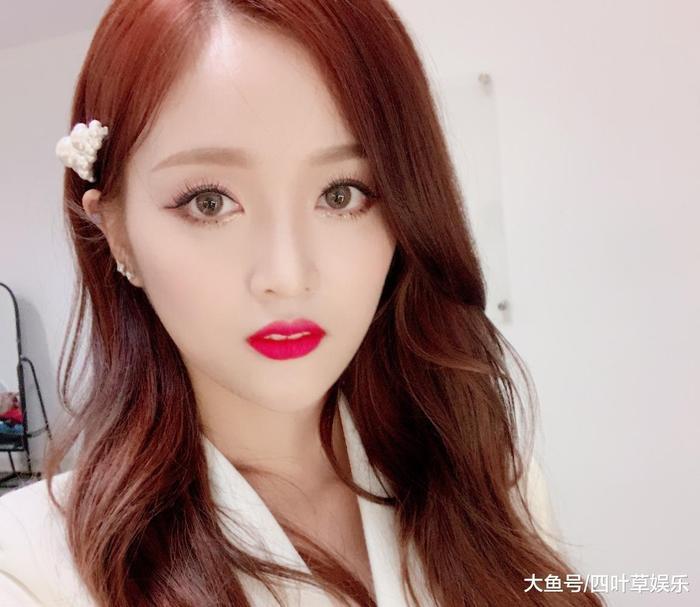 同是火箭少女的成员, 一个91年一个01年, 两人相差整整10岁