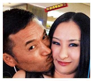 她未婚先孕巧嫁豪门,骂丈夫又胖又丑,在公公寿宴勾引男星