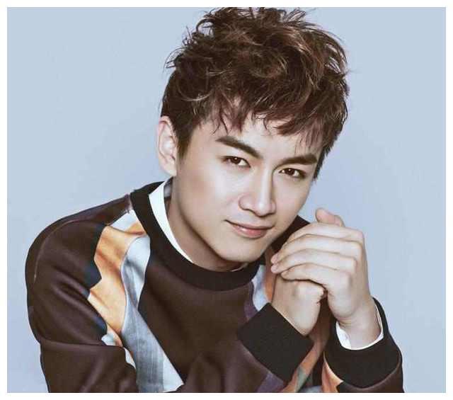 网友评中国十大帅哥排名，李易峰陈晓上榜鹿晗却垫底