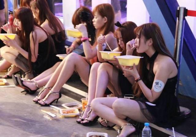 黑龙江很多俄罗斯美女，她们靠什么生活，说出来你可能不太信