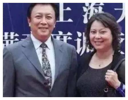唐国强55岁混血妻子近照曝光,浓眉大眼气质绝佳,结婚26年超恩爱