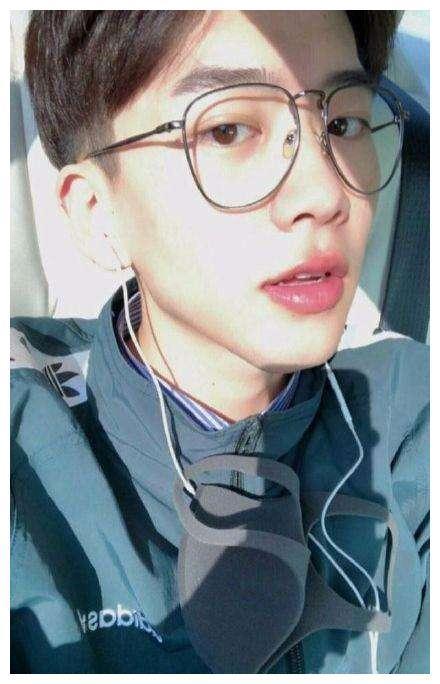 快本是网红照妖镜: 费启鸣露出真面目, 冯提莫也出乎意料