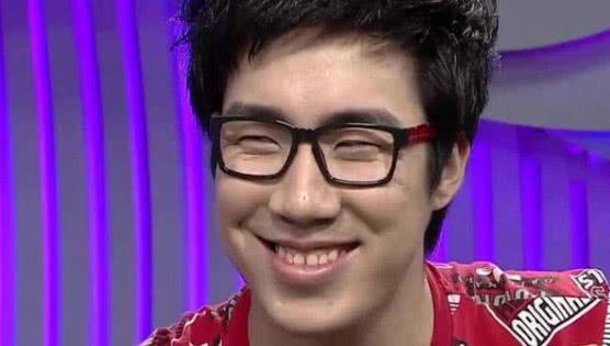 骚男婚姻破裂，曾经直播被打耳光，网友支持离婚！