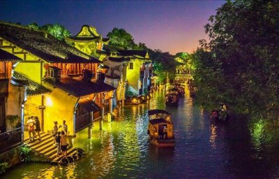 ​世事漫随流水，算来一梦浮生。