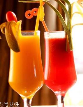 果汁能不能和牛奶一起喝?果汁和牛奶放一起好喝吗? 果汁能不能和牛奶一起喝?果汁和牛奶放一起好喝吗?