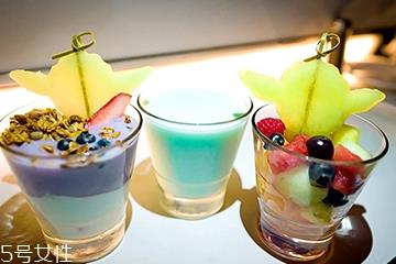 果汁能不能和牛奶一起喝?果汁和牛奶放一起好喝吗? 果汁能不能和牛奶一起喝?果汁和牛奶放一起好喝吗?