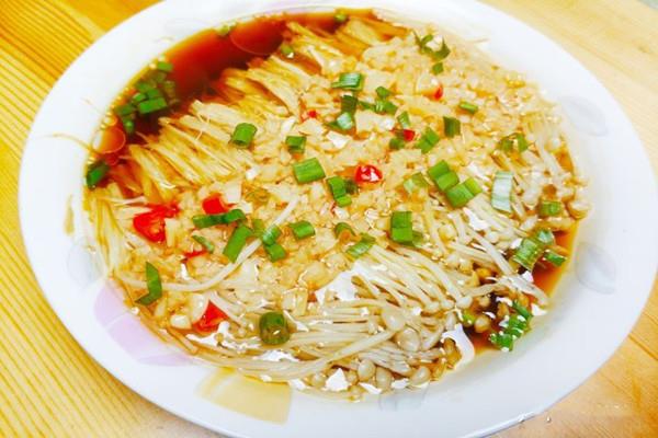 锡纸蒜蓉金针菇的做法 锡纸蒜蓉金针菇怎么做好吃 锡纸蒜蓉金针菇的做法 锡纸蒜蓉金针菇怎么做好吃